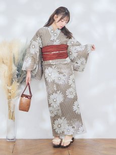 画像4: 【即日発送】ブラウンストライプにガーベラ花浴衣 【浴衣3点セット 浴衣/帯/下駄】 [YMT] (4)