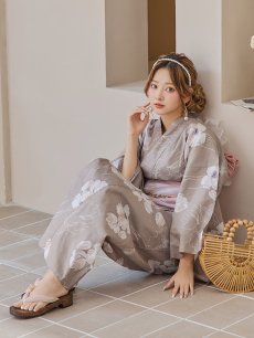 画像13: 【即日発送】グレージュ線画フラワー浴衣 【浴衣3点セット 浴衣/帯/下駄】 [YMT] (13)
