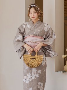 画像16: 【即日発送】グレージュ線画フラワー浴衣 【浴衣3点セット 浴衣/帯/下駄】 [YMT] (16)