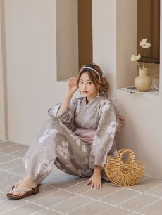 画像9: 【即日発送】グレージュ線画フラワー浴衣 【浴衣3点セット 浴衣/帯/下駄】 [YMT] (9)