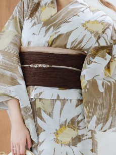 画像20: 【浴衣セール！】【即日発送】大人グリーンベージュフラワー浴衣 【浴衣3点セット 浴衣/帯/下駄】 [YMT] (20)