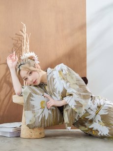 画像3: 【浴衣セール！】【即日発送】大人グリーンベージュフラワー浴衣 【浴衣3点セット 浴衣/帯/下駄】 [YMT] (3)