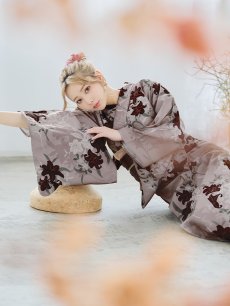 画像1: 【即日発送】ブラウンパープルリリー浴衣 【浴衣3点セット 浴衣/帯/下駄】 [YMT] (1)