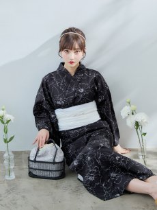 画像7: 【即日発送】ブラック×線画フラワー浴衣 【浴衣3点セット 浴衣/帯/下駄】 [YMT] (7)