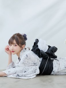 画像2: 【即日発送】ホワイト×線画フラワー浴衣 【浴衣3点セット 浴衣/帯/下駄】 [YMT] (2)