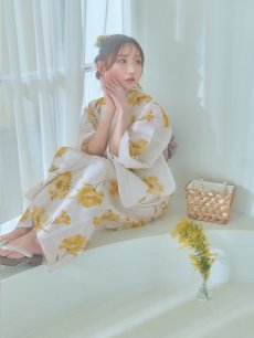 画像12: 【即日発送】白地にイエローの水彩花柄浴衣 【浴衣3点セット 浴衣/帯/下駄】 [YMT] (12)