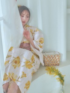 画像16: 【即日発送】白地にイエローの水彩花柄浴衣 【浴衣3点セット 浴衣/帯/下駄】 [YMT] (16)