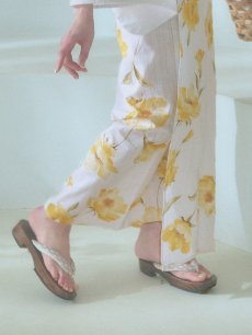 画像23: 【即日発送】白地にイエローの水彩花柄浴衣 【浴衣3点セット 浴衣/帯/下駄】 [YMT] (23)