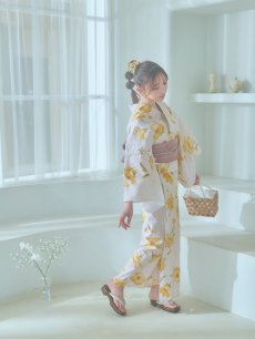 画像5: 【即日発送】白地にイエローの水彩花柄浴衣 【浴衣3点セット 浴衣/帯/下駄】 [YMT] (5)
