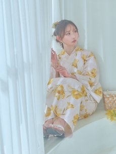 画像9: 【即日発送】白地にイエローの水彩花柄浴衣 【浴衣3点セット 浴衣/帯/下駄】 [YMT] (9)
