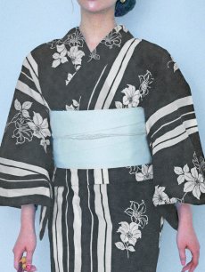 画像17: 【即日発送！】ストライプ×フラワーレトロ浴衣 【浴衣3点セット 浴衣/帯/下駄】 [YMT] (17)