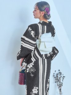 画像2: 【即日発送！】ストライプ×フラワーレトロ浴衣 【浴衣3点セット 浴衣/帯/下駄】 [YMT] (2)