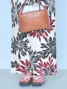 画像16: 【即日発送】ネイビー＆レッドフラワーモダン浴衣 【浴衣3点セット 浴衣/帯/下駄】 [YMT] (16)