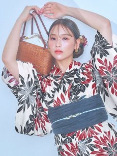 画像2: 【即日発送】ネイビー＆レッドフラワーモダン浴衣 【浴衣3点セット 浴衣/帯/下駄】 [YMT] (2)