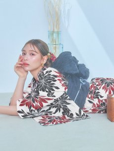 画像3: 【即日発送】ネイビー＆レッドフラワーモダン浴衣 【浴衣3点セット 浴衣/帯/下駄】 [YMT] (3)