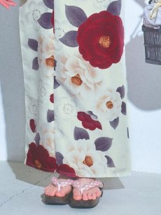画像15: 【即日発送】ホワイト＆レッド椿浴衣 【浴衣3点セット 浴衣/帯/下駄】 [OF04] (15)