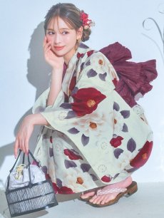 画像1: 【即日発送】ホワイト＆レッド椿浴衣 【浴衣3点セット 浴衣/帯/下駄】 [OF04] (1)