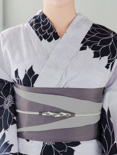 画像17: 【即日発送】モノトーンダリア柄浴衣 【浴衣3点セット 浴衣/帯/下駄】 [YMT] (17)