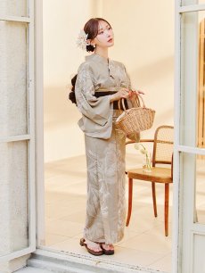 モデル：菅野結以　身長：163cm