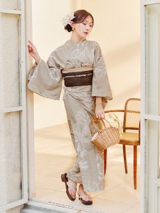 モデル：菅野結以　身長：163cm