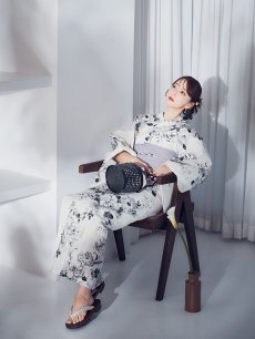 画像10: 【即日発送】モノトーンフラワー浴衣 【浴衣3点セット 浴衣/帯/下駄】 [OF04] (10)