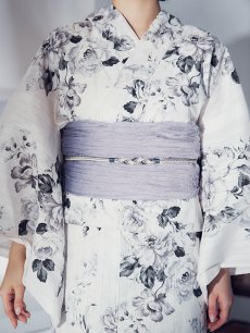 画像17: 【即日発送】モノトーンフラワー浴衣 【浴衣3点セット 浴衣/帯/下駄】 [OF04] (17)