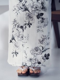 画像18: 【即日発送】モノトーンフラワー浴衣 【浴衣3点セット 浴衣/帯/下駄】 [OF04] (18)