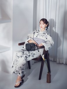 画像9: 【即日発送】モノトーンフラワー浴衣 【浴衣3点セット 浴衣/帯/下駄】 [OF04] (9)