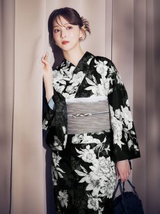 画像1: 【即日発送】ブラック線画フラワー浴衣 【浴衣3点セット 浴衣/帯/下駄】 [OF04] (1)