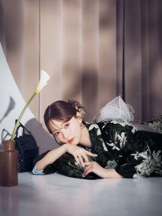 画像2: 【即日発送】ブラック線画フラワー浴衣 【浴衣3点セット 浴衣/帯/下駄】 [OF04] (2)