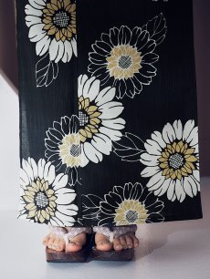 画像17: 【即日発送】向日葵柄黒色浴衣 【浴衣3点セット 浴衣/帯/下駄】 [OF04] (17)