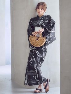 画像2: 【即日発送】モノトーン和柄柳浴衣【浴衣３点セット 浴衣/帯/下駄】[OF04] (2)