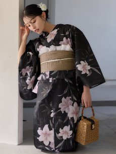 画像1: 送料無料！ホワイトリリー黒地浴衣【浴衣３点セット 浴衣/帯/下駄】[OF04]【予約 / 6月中旬発送予定】 (1)