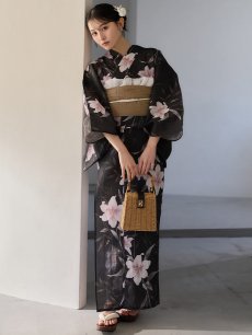 画像2: 送料無料！ホワイトリリー黒地浴衣【浴衣３点セット 浴衣/帯/下駄】[OF04]【予約 / 6月中旬発送予定】 (2)