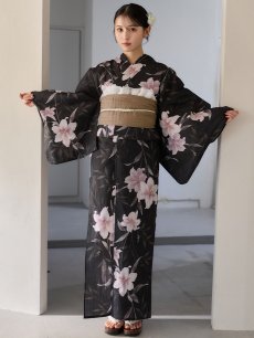 画像4: 送料無料！ホワイトリリー黒地浴衣【浴衣３点セット 浴衣/帯/下駄】[OF04]【予約 / 6月中旬発送予定】 (4)