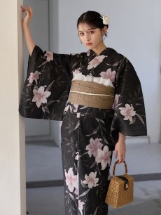 画像8: 送料無料！ホワイトリリー黒地浴衣【浴衣３点セット 浴衣/帯/下駄】[OF04]【予約 / 6月中旬発送予定】 (8)