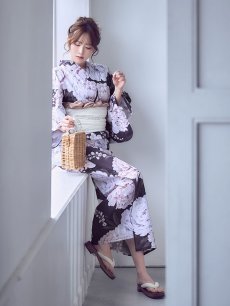 画像9: 送料無料！牡丹竜胆柄ネイビー浴衣【浴衣３点セット 浴衣/帯/下駄】[OF04]【予約 / 6月上旬発送予定】 (9)