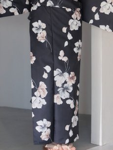 画像18: 送料無料！【即日発送】フローラルブラック浴衣【浴衣３点セット 浴衣/帯/下駄】[OF04] (18)