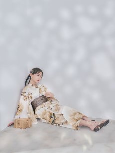 画像7: 【即日発送】送料無料！1人で簡単に着られる！ワンピース / セパレート浴衣セット　ホワイトエレガントフラワー浴衣【浴衣4点セット 浴衣/帯/下駄】[OF04] (7)