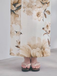 画像22: 【即日発送】送料無料！1人で簡単に着られる！ワンピース / セパレート浴衣セット　ホワイトエレガントフラワー浴衣【浴衣4点セット 浴衣/帯/下駄】[OF04] (22)