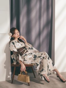 モデル：菅野結以 身長：163cm 着用サイズ：Fサイズ