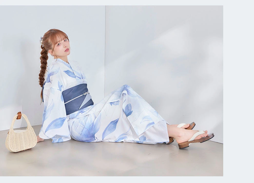 Kirariさん着用 凛と咲く清涼蒼花浴衣3