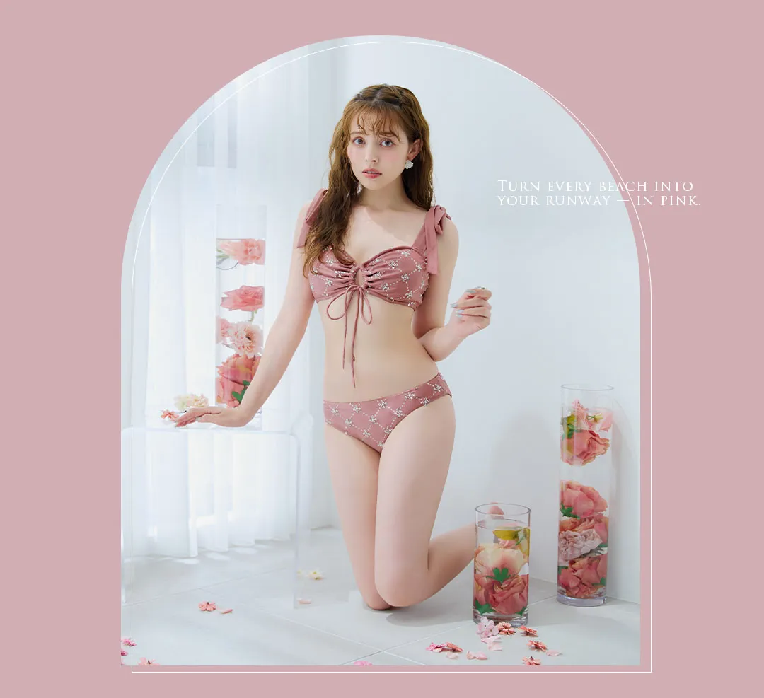 加藤ナナが着るピンク水着17