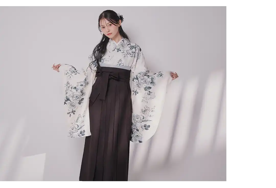 𝐇𝐚𝐤𝐚𝐦𝐚- 𝐒𝐭𝐲𝐥𝐞 𝐁𝐨𝐨𝐤 𝐕𝐨𝐥.𝟐 - 伝統に寄り添いながら、今の私らしさを纏う。 品格と可憐さが溶け合う、洗練された袴コレクション。3