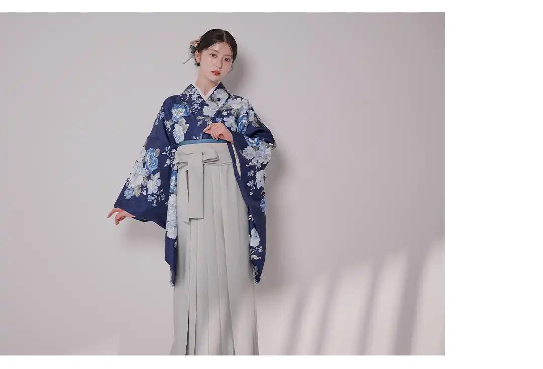 𝐇𝐚𝐤𝐚𝐦𝐚- 𝐒𝐭𝐲𝐥𝐞 𝐁𝐨𝐨𝐤 𝐕𝐨𝐥.𝟐 - 伝統に寄り添いながら、今の私らしさを纏う。 品格と可憐さが溶け合う、洗練された袴コレクション。3