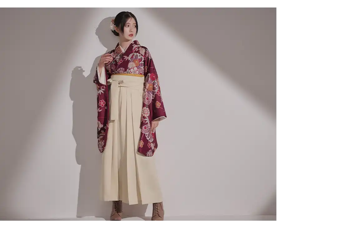 𝐇𝐚𝐤𝐚𝐦𝐚- 𝐒𝐭𝐲𝐥𝐞 𝐁𝐨𝐨𝐤 𝐕𝐨𝐥.𝟐 - 伝統に寄り添いながら、今の私らしさを纏う。 品格と可憐さが溶け合う、洗練された袴コレクション。3