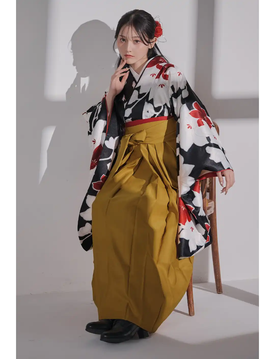 𝐇𝐚𝐤𝐚𝐦𝐚- 𝐒𝐭𝐲𝐥𝐞 𝐁𝐨𝐨𝐤 𝐕𝐨𝐥.𝟐 - 伝統に寄り添いながら、今の私らしさを纏う。 品格と可憐さが溶け合う、洗練された袴コレクション。1