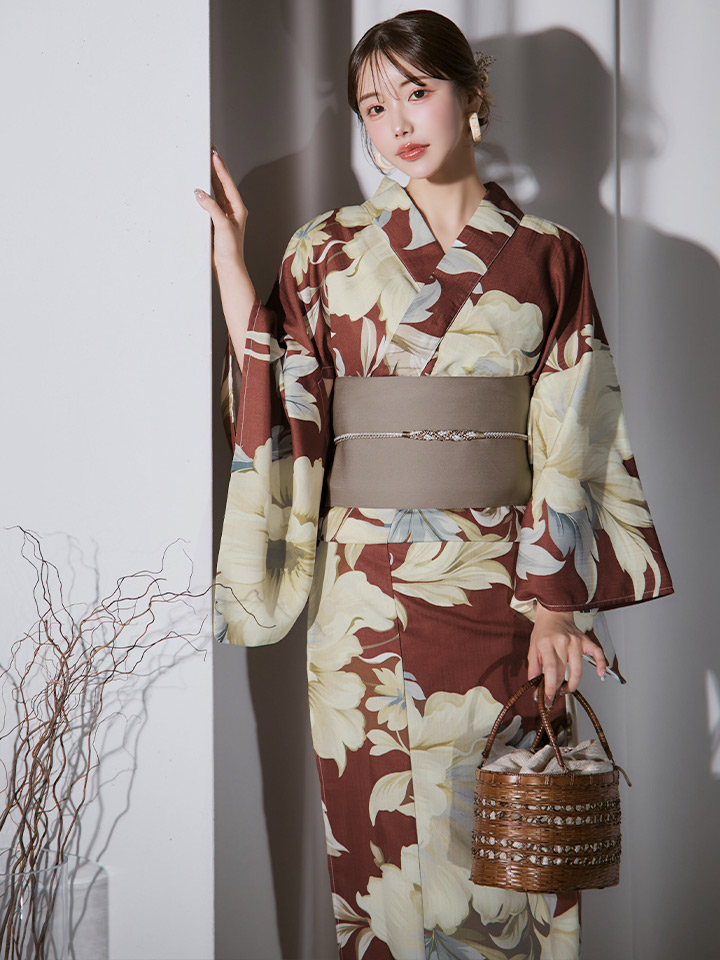 赤茶色の花香る古風浴衣