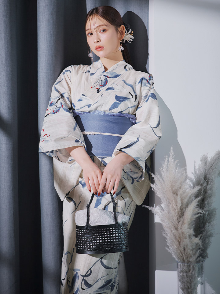 雅な線画の紫牡丹浴衣