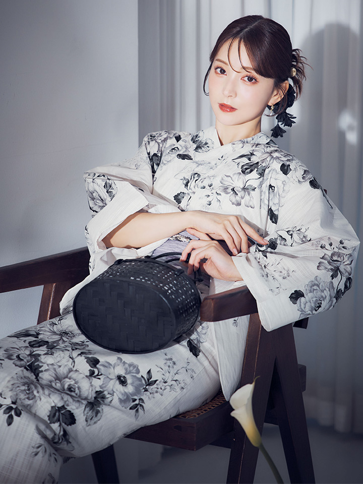 モノトーンフラワー浴衣